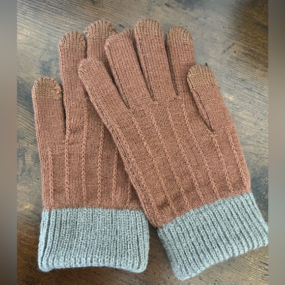 NWT Winter Stretchy Knit Touch Screen Gloves. Tan Brown gray trim warm Unisex - Picture 1 of 4